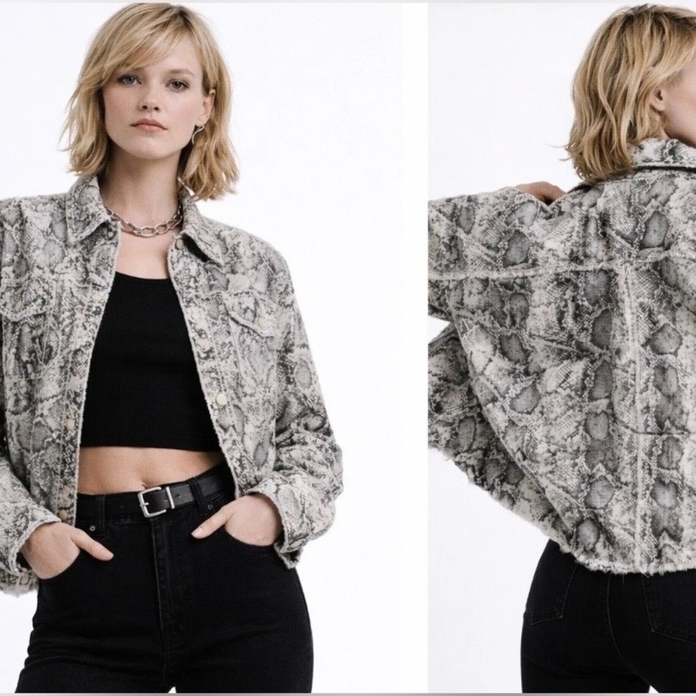 Zara shaket studs snake animal print 
Edgy modern sz S